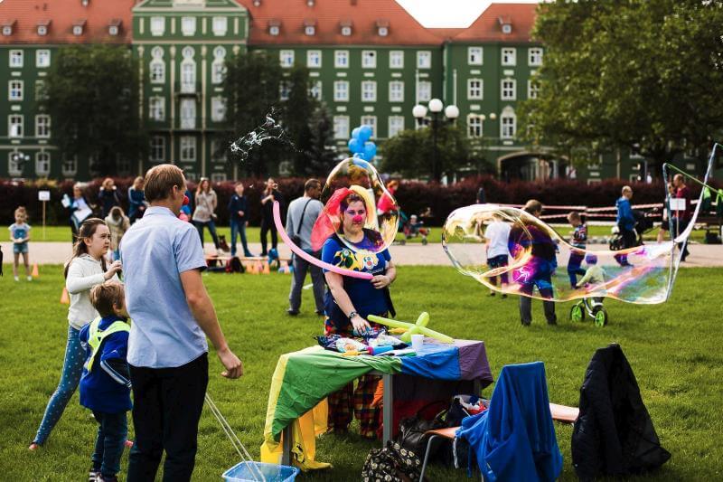 Dzień Niebieskiego Latawca organizowany przez szczeciński oddział Krajowego Towarzystwa Autyzmu